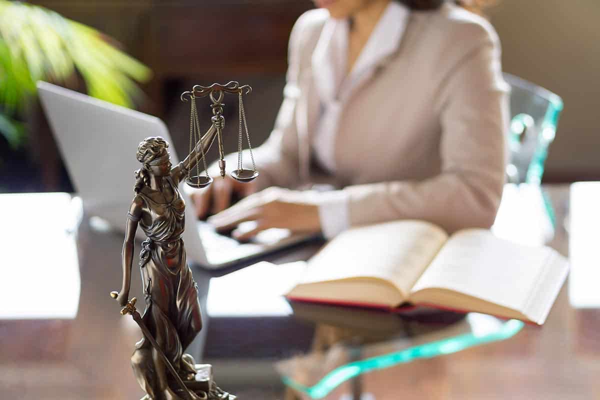 Strategie per aumentare la clientela per gli avvocati commerciali: una guida pratica